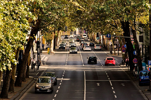 Reducción de velocidad en vías urbanas y travesías