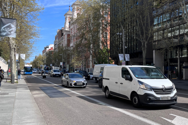 ¿Dónde debe colocarse correctamente la pegatina? ¿Dónde debe colocarse correctamente la pegatina?