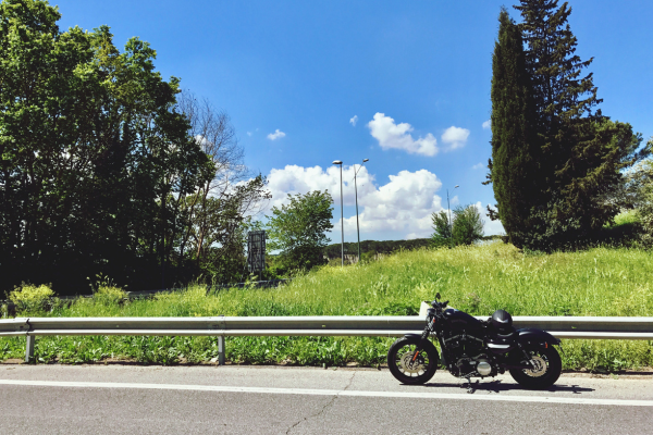 ¿Te pueden multar por ir con una moto de 125cc por la autopista?