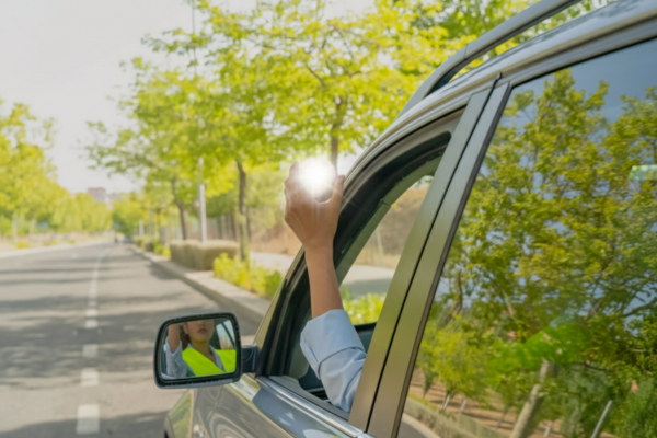 Multa por no llevar la baliza V16: importe, puntos y cómo recurrir una sanción