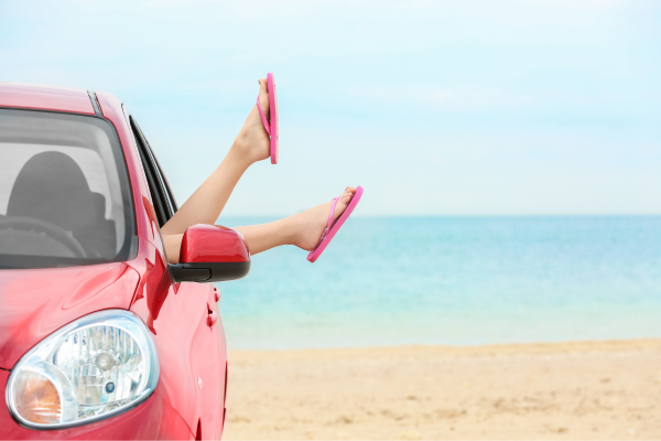 ¿Te pueden multar por conducir con chanclas?