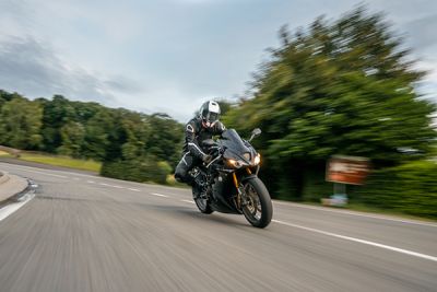 ¿Te pueden multar por ir con una moto de 125 cc por la autopista?